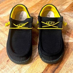 Men’s Hey Dude shoes, size 11